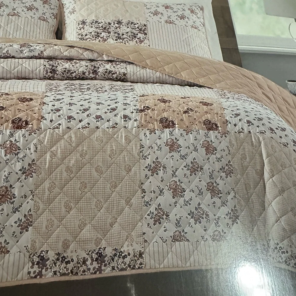 NWT Full/Queen Canon Classic Pink 3-Piece Quilt Set